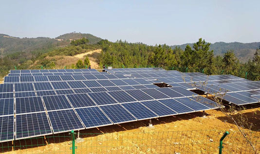 愛康祁東太陽光発電貧困支援発電所（51カ所の村レベルの貧困支援発電所）は、合計発電容量が3.06MW、年間予定発電量が280万kW·h、年間貧困支援収益が238万元になっています。