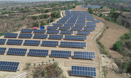 愛康大寧県太徳郷太陽光発電貧困支援発電所（7カ所の村レベルの貧困支援発電所）。合計発電容量が1.7MW、年間予定発電量が250万kW·h、年間貧困支援収益が200万元になっています。